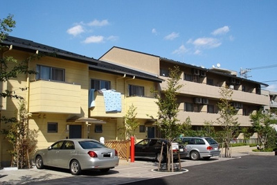 【外観】 | ゼフィルスC棟 | 鉄筋コンクリート造のがっちりとした建物。
