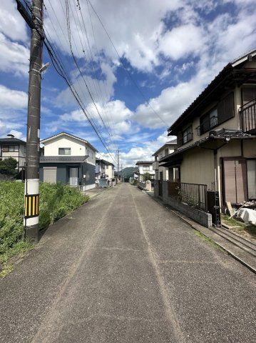 土地　関ノ上２丁目の前面道路含む現地写真