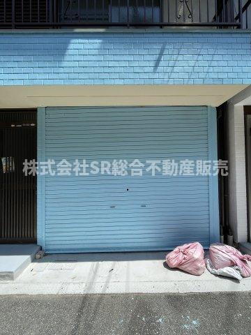 高井田元町1丁目中古戸建の駐車場|また、その後の賃貸管理や入居者お部屋付けや全てをサポートさせて頂きます。
もちろん、リフォーム費用も圧倒的価格でオーナー様の支出を削減致します。
ご相談がございましたらお気軽にお申しつけ下さいませ。