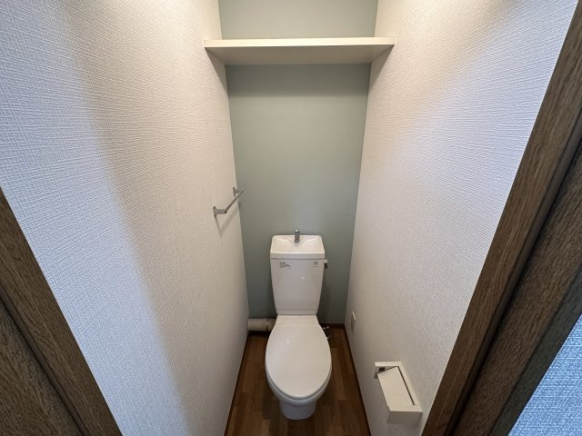パインワン生田のトイレ|別室反転画像