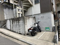 バイク置き場。