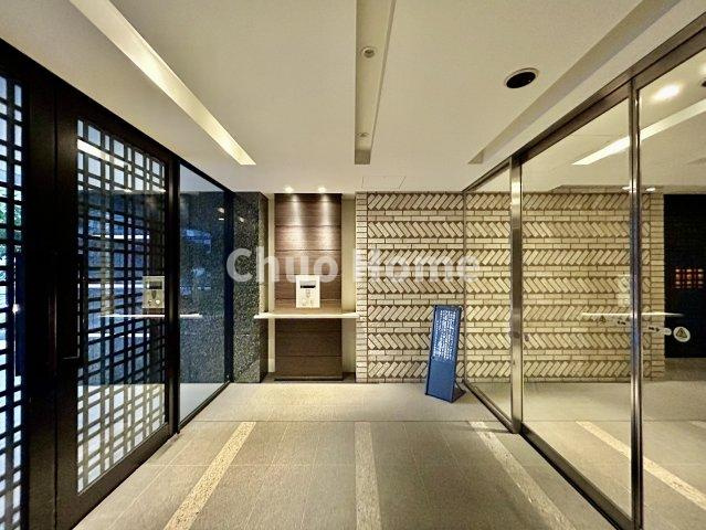 クレストスカイウイングの防犯設備|【オートロック】オートロックシステムでセキュリティ充実。当たり前ですが、安全で安心して暮らすのって大事ですよね。お探しのご条件でオートロック付きの物件を探す方も多いですがやはりセキュリティは大事です。