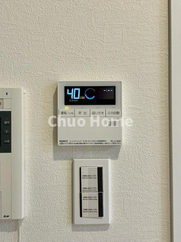 クレストスカイウイングの発電・温水設備|【給湯リモコン】外での一日を忘れさせてくれるオートバス機能でお好みの湯量・温度に調整された浴槽。