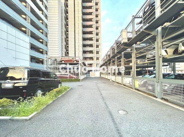 クレストスカイウイングの駐車場|【敷地内駐車場】最新の空き状況や費用などの詳細は担当スタッフまでお問い合わせください。