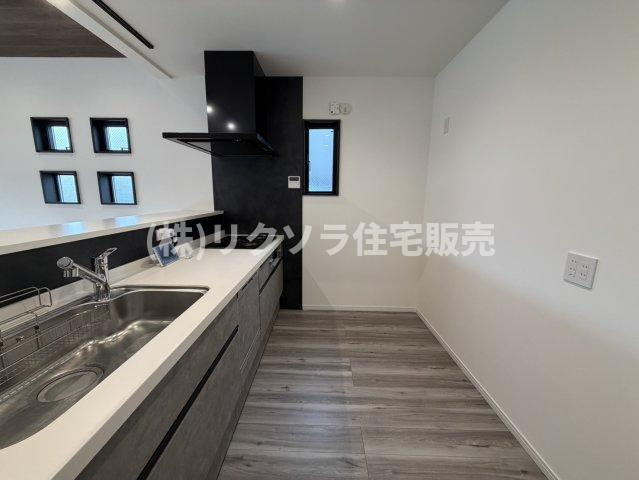 甲斐田新町　中古一戸建てのキッチン|LDK20.0帖
■物件内覧・資金計画相談・住宅ローン相談、リフォーム相談、お問合せ受付中■
※当日・翌日のご内覧、ご相談はお電話でのお問合せがスムーズです！