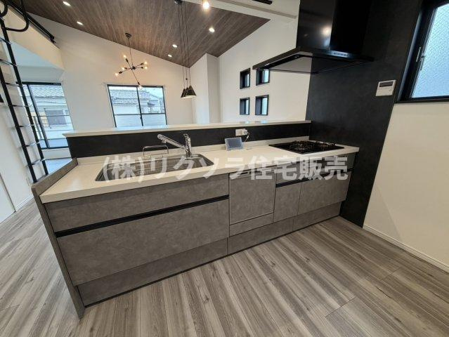 甲斐田新町　中古一戸建てのキッチン|カウンターキッチン
■物件内覧・資金計画相談・住宅ローン相談、リフォーム相談、お問合せ受付中■
※当日・翌日のご内覧、ご相談はお電話でのお問合せがスムーズです！