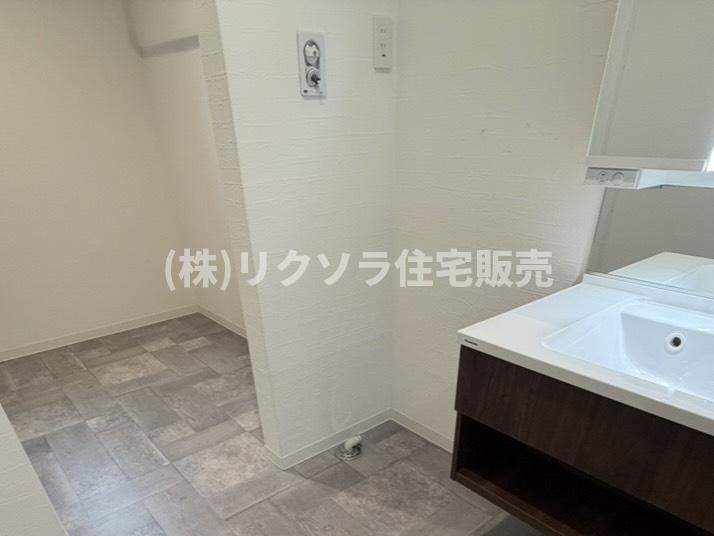 甲斐田新町　中古一戸建てのランドリースペース|ドラム式も設置可能
■物件内覧・資金計画相談・住宅ローン相談、リフォーム相談、お問合せ受付中■
※当日・翌日のご内覧、ご相談はお電話でのお問合せがスムーズです！