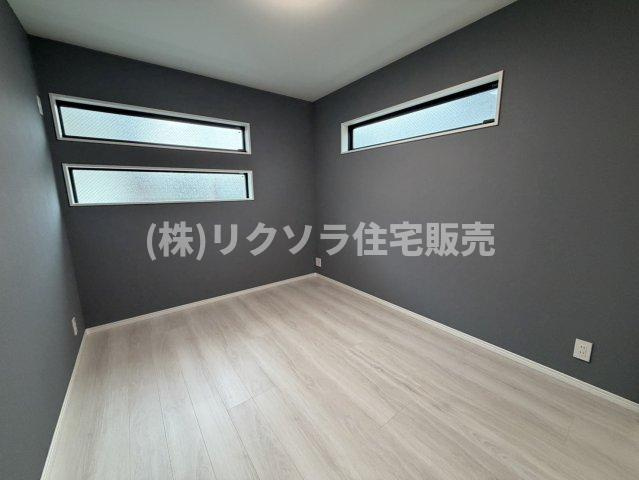 甲斐田新町　中古一戸建ての寝室|洋室6.0帖
■物件内覧・資金計画相談・住宅ローン相談、リフォーム相談、お問合せ受付中■
※当日・翌日のご内覧、ご相談はお電話でのお問合せがスムーズです！