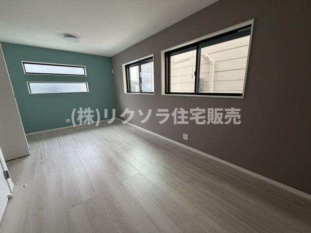 甲斐田新町　中古一戸建ての子供部屋|洋室10.0帖
■物件内覧・資金計画相談・住宅ローン相談、リフォーム相談、お問合せ受付中■
※当日・翌日のご内覧、ご相談はお電話でのお問合せがスムーズです！