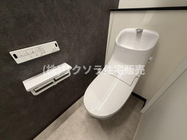 甲斐田新町　中古一戸建ての設備|2階トイレ
■物件内覧・資金計画相談・住宅ローン相談、リフォーム相談、お問合せ受付中■
※当日・翌日のご内覧、ご相談はお電話でのお問合せがスムーズです！