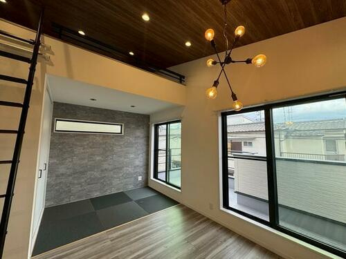 甲斐田新町　中古一戸建ての居間・リビング|LDK20.0帖
■物件内覧・資金計画相談・住宅ローン相談、リフォーム相談、お問合せ受付中■
※当日・翌日のご内覧、ご相談はお電話でのお問合せがスムーズです！