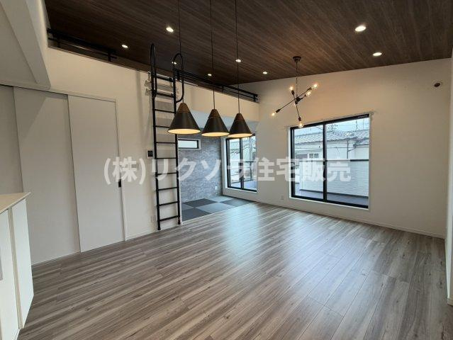 甲斐田新町　中古一戸建ての居間・リビング|LDK20.0帖
■物件内覧・資金計画相談・住宅ローン相談、リフォーム相談、お問合せ受付中■
※当日・翌日のご内覧、ご相談はお電話でのお問合せがスムーズです！