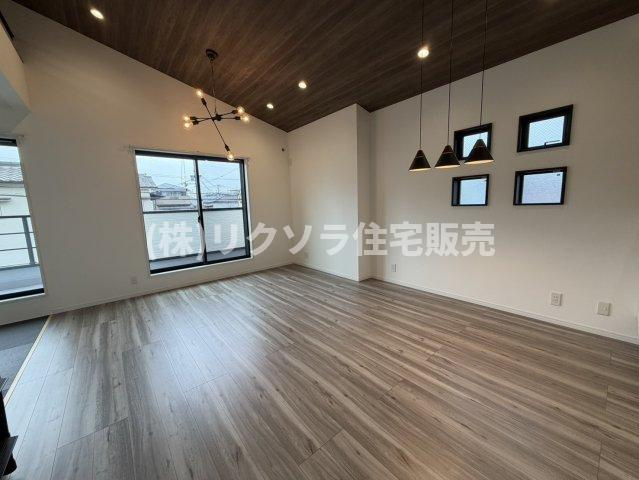 甲斐田新町　中古一戸建てのキッチン|システムキッチン
■物件内覧・資金計画相談・住宅ローン相談、リフォーム相談、お問合せ受付中■
※当日・翌日のご内覧、ご相談はお電話でのお問合せがスムーズです！