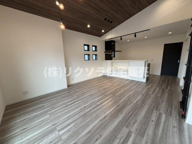甲斐田新町　中古一戸建てのダイニング|LDK20.0帖
■物件内覧・資金計画相談・住宅ローン相談、リフォーム相談、お問合せ受付中■
※当日・翌日のご内覧、ご相談はお電話でのお問合せがスムーズです！