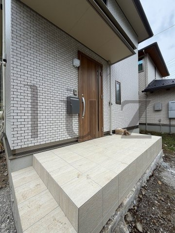磯子4丁目貸家のエントランス