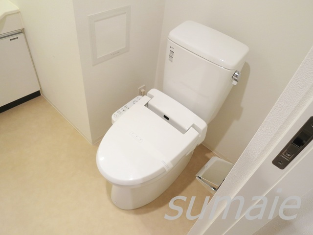 トラディス東十条のトイレ|温水洗浄機能付きトイレです