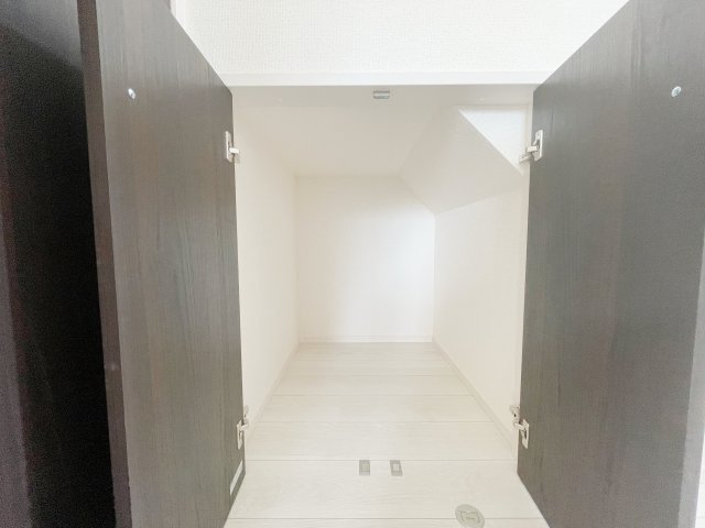 新築戸建・新築建売　郡山市東原一丁目　富田東中・富田小の収納|階段下収納は防災グッズなどの収納にも便利です！