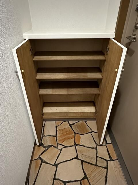 フラット恵潤の玄関
