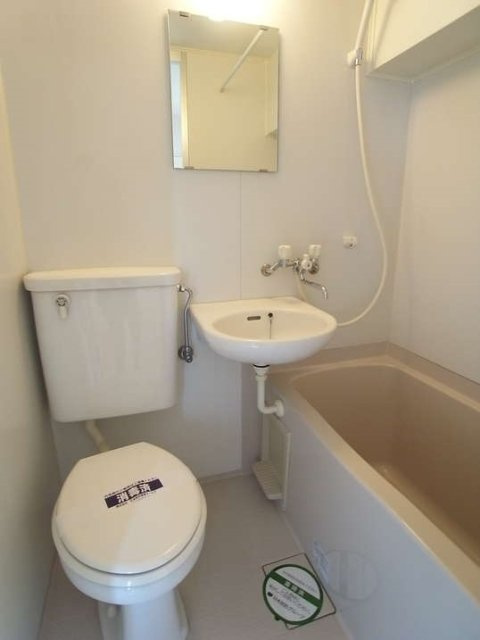 トップ・ルーム新宿公園第２のトイレ|コンパクトで使いやすいトイレです