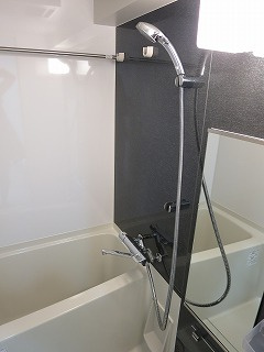 プレミアムキューブ広尾の内装|明るい室内です