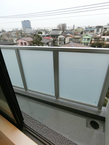 ミリアージュ下北沢のバルコニー|開放的で明るい空間を演出してくれるバルコニーです