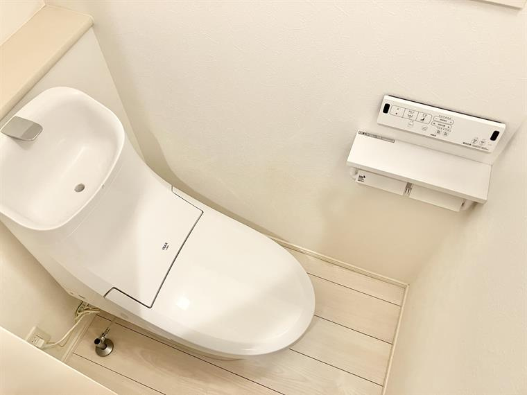 和泉戸建のトイレ|コンパクトで使いやすいトイレです