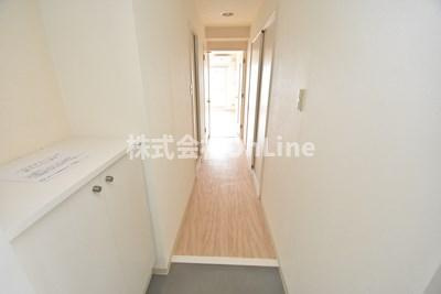 八尾市西山本町１丁目の賃貸マンションの玄関