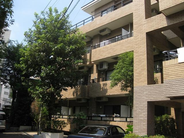 ドエル神宮前のエントランス|落ち着いたエントランスです