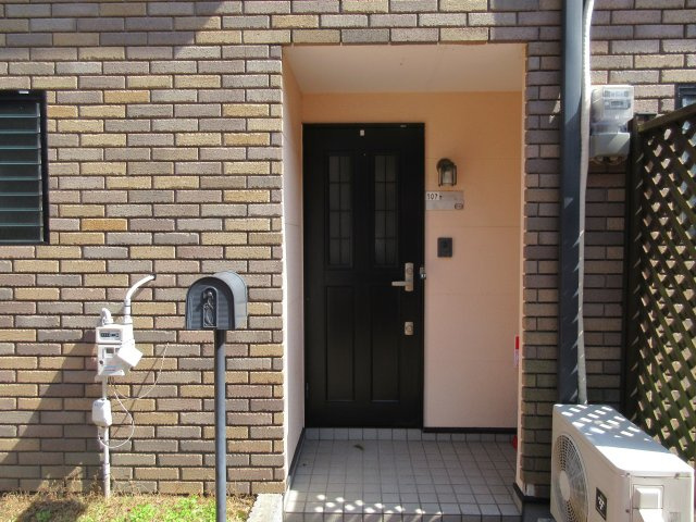 メゾンフロイデ三番館のエントランス