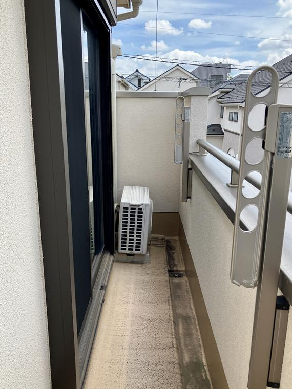 春日町戸建のバルコニー|落ち着いた時間を過ごせるバルコニーです