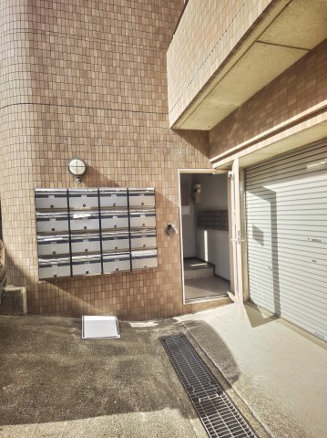 フリーディオ木屋元町のエントランス