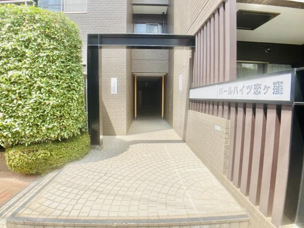パールハイツ恋ヶ窪のエントランス|ゆとりのあるエントランスです