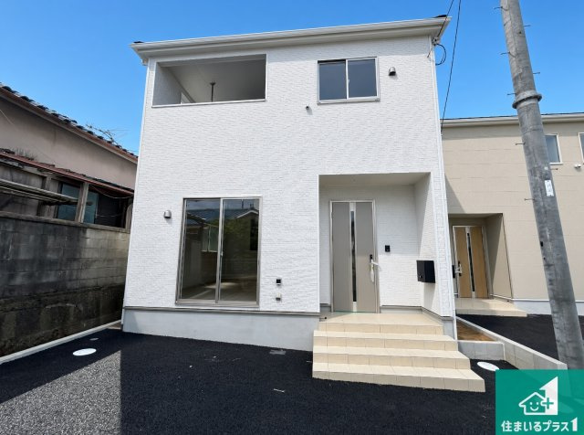 ♦泉南郡熊取町五門東　第2期　新築一戸建ての外観|安心の10年保証！外観を美しく保ち、雨水で汚れを落とします！気になることがありましたら、お気軽にお問い合わせください！