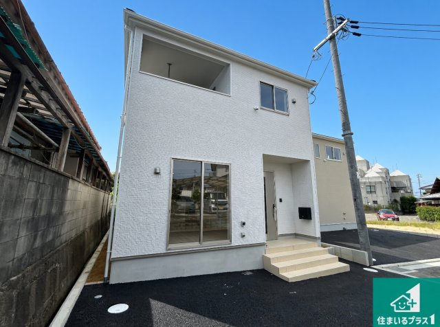 ♦泉南郡熊取町五門東　第2期　新築一戸建ての外観|安心の10年保証！外観を美しく保ち、雨水で汚れを落とします！気になることがありましたら、お気軽にお問い合わせください！