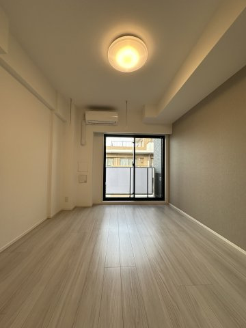 プラシア蒲田 ＴＨＥ ＧＲＡＮＤ ＲＥＳＩＤＥＮＣＥの居間・リビング|こちらのリビングで趣味の時間をお楽しみください