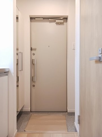 グリンフル多摩の玄関|明るい玄関です
