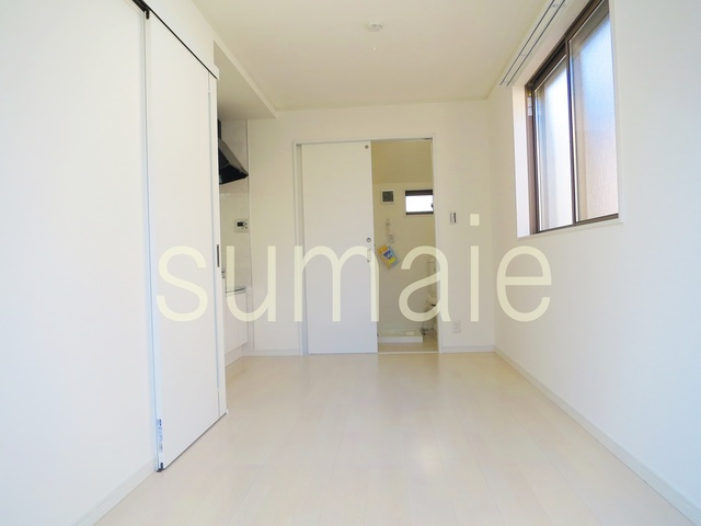 パインヒル篠崎の居間・リビング|白を基調としたお部屋です！