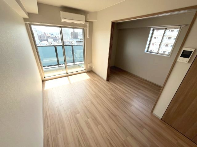 エスリードレジデンス都島NORTHの居間・リビング|写真は、他部屋の同間取りとなっております。
