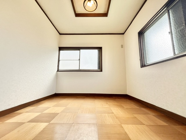 須賀一丁目貸家の洋室
