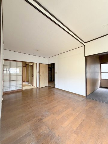 広島市安佐北区亀山南３丁目の一戸建ての居間・リビング