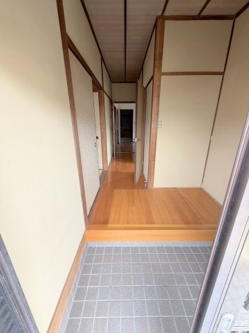 広島市安佐北区亀山南３丁目の一戸建ての玄関
