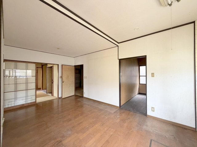 広島市安佐北区亀山南３丁目の一戸建ての居間・リビング