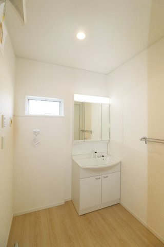 鏡石町鏡沼　　　１号棟　　　鏡石第１小学校、鏡石中学区の洗面所|※同社施工例