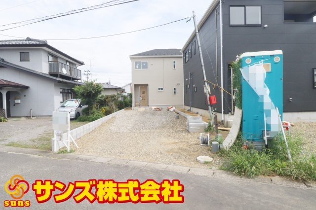 鏡石町鏡沼　　　１号棟　　　鏡石第１小学校、鏡石中学区の外観|北東側から見た駐車場を含む外観♪