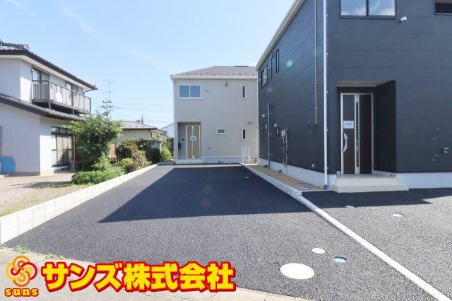 鏡石町鏡沼　　　１号棟　　　鏡石第１小学校、鏡石中学区の外観|北西側から見た駐車場を含む外観♪