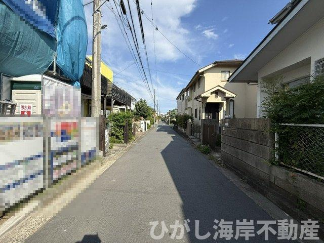 茅ヶ崎市高田３丁目　新築戸建の前面道路含む現地写真|8月21日撮影　建築中　現地外観