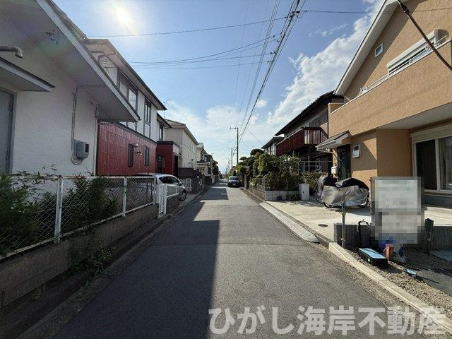 茅ヶ崎市高田３丁目　新築戸建の前面道路含む現地写真|8月21日撮影　建築中　現地外観