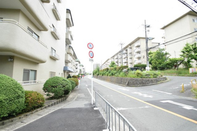 【周辺】 | 桃山台レックスマンション | こちらの物件近くの教育施設や、スーパー・公園など、物件周辺の住環境を併せてご案内させて頂きます。ぜひ、現地での暮らしをイメージなさって下さい！
