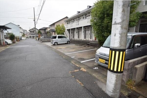 エステートピア岩崎台の駐車場