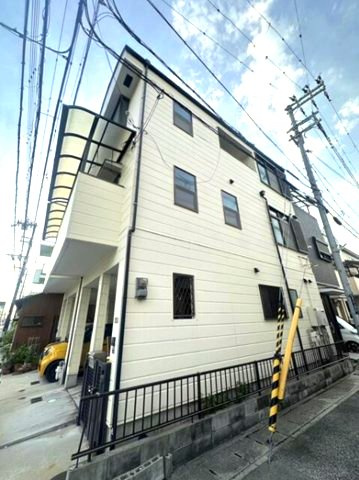 北青木4丁目の外観|角住戸ならではの三面採光！陽のあたる時間が長く、冬でも暖かいです
